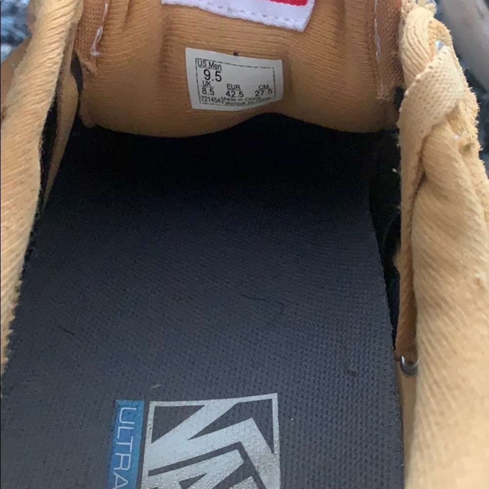 Vans - Picture 3 of 5